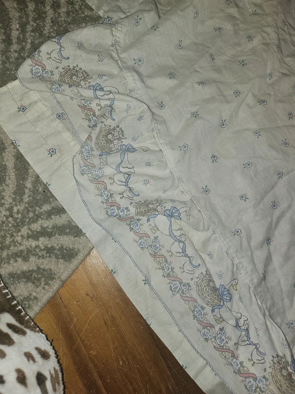 Cottage Core Geese Mom And Babies Set Of 4 Goes Between Box Spring And Matress